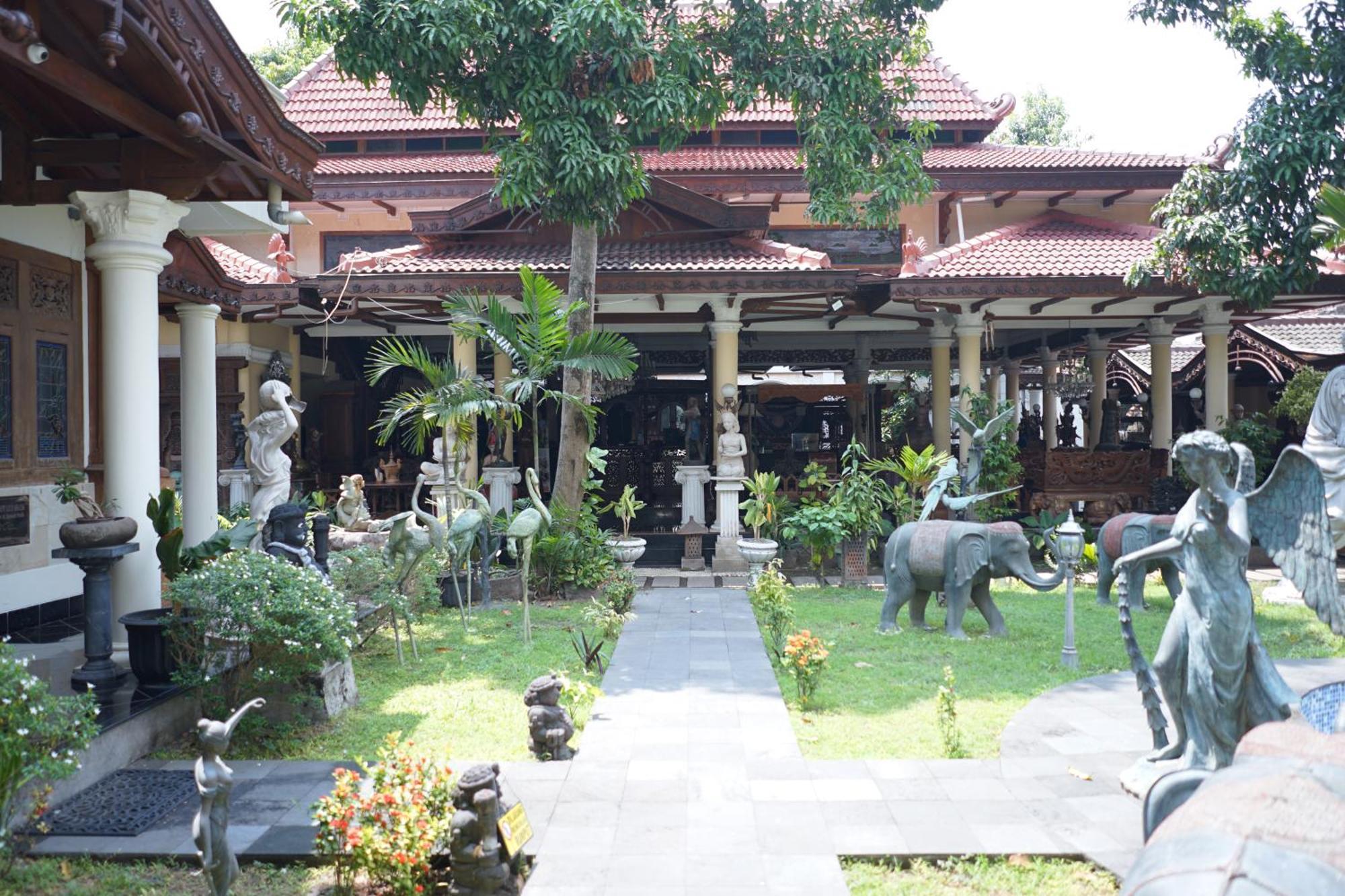 Rumah Pesik Art & Heritage Hotel Gondowulung Bagian luar foto